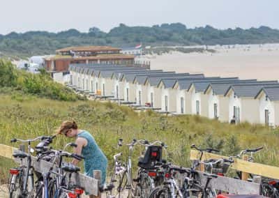 Vrouwenpolder op de fiets naar strand