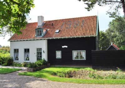 Het Zwaluwnest, Familie villa met unieke tuin