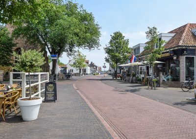 Uiteten in vrouwenpolder strand