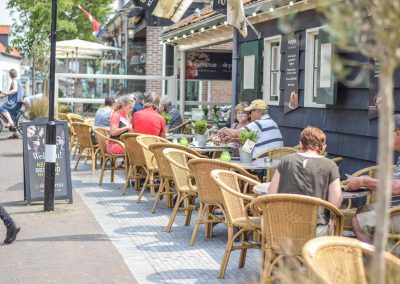 Eten in Vrouwenpolder op terras